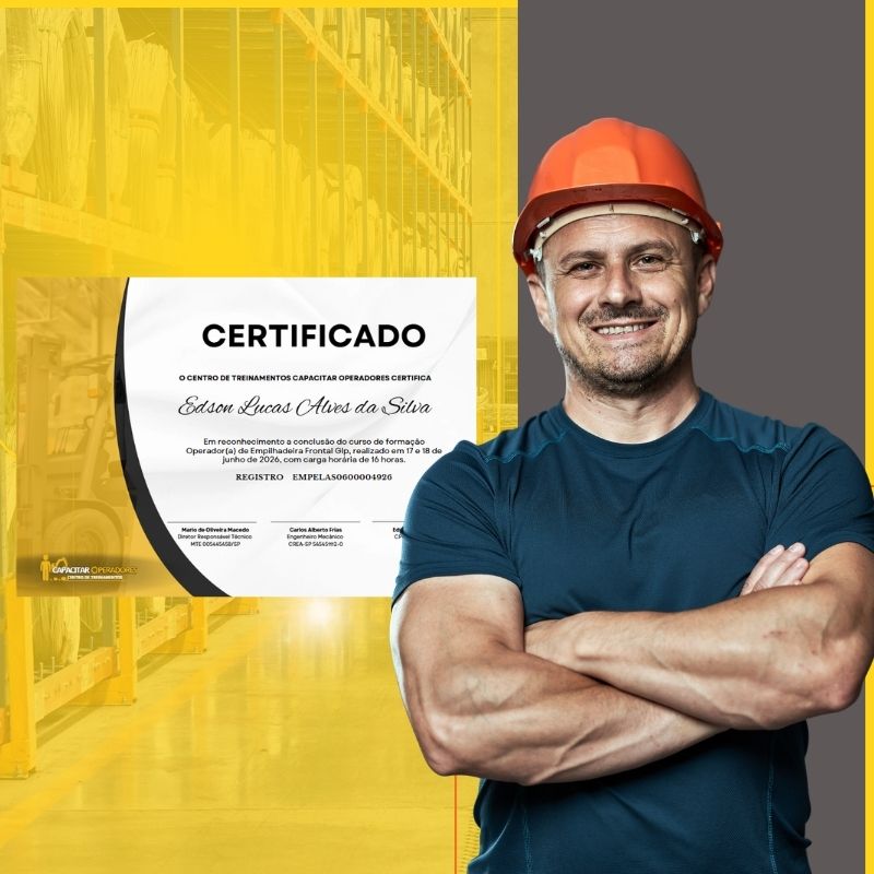 Operador de empilhadeira com certificado de reciclagem atualizado - conformidade NR-11 e NR-12