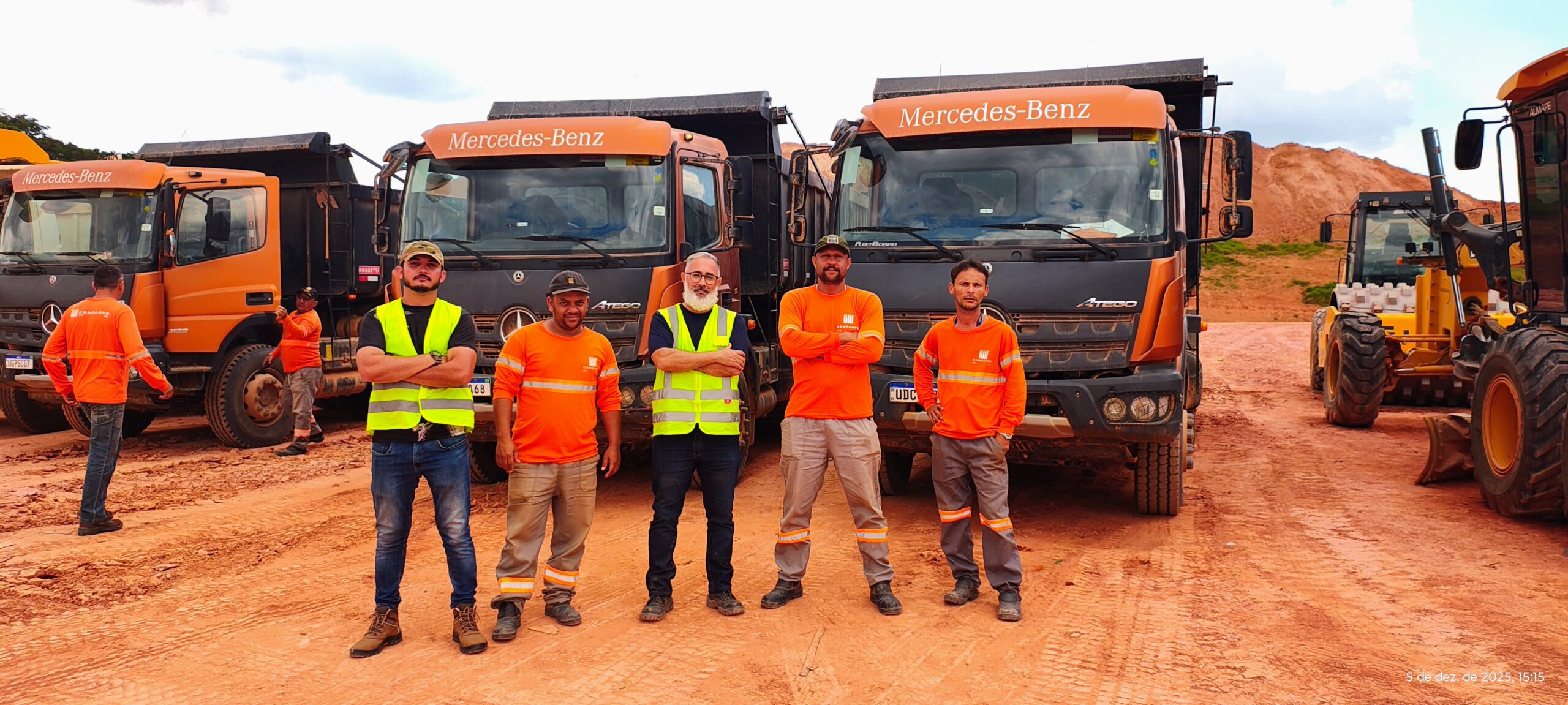 Participantes do curso de operador de caminhão basculante traçado